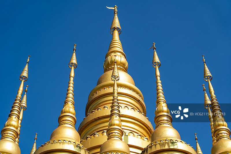 西双版纳勐泐大佛寺庄凯大金塔图片素材