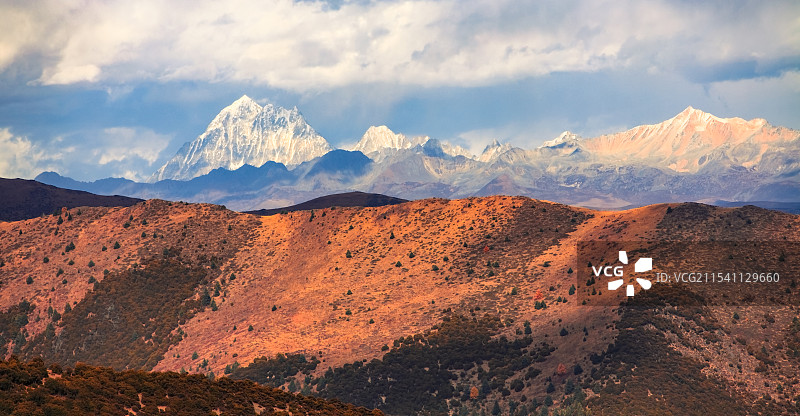 高尔寺山垭口观横断山系大雪山群峰雅拉雪山图片素材