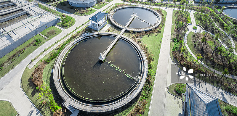 航拍视角下的自来水厂图片素材
