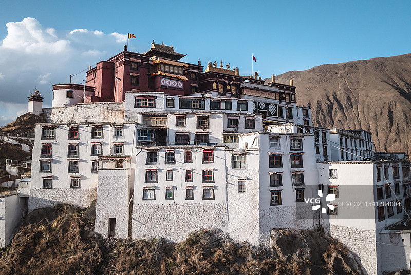 西藏那曲索县亚拉镇赞丹寺航拍城市景观图片素材