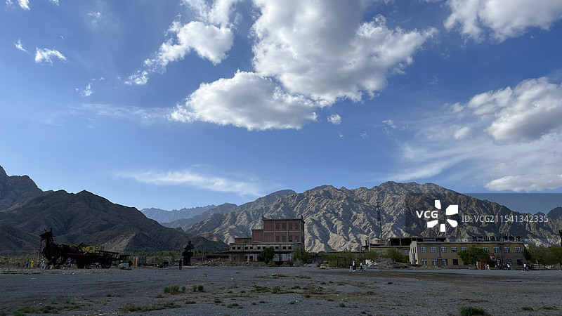 贺兰山下的创意公园图片素材