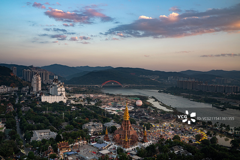 西双版纳告庄 景洪大金塔图片素材