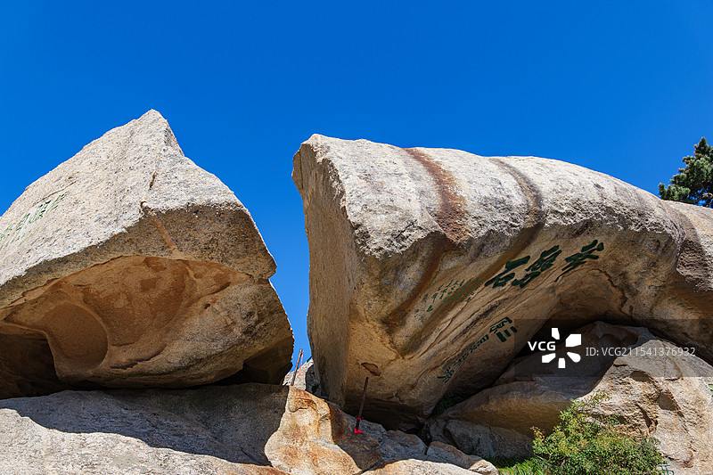 陕西华山风景区5A景区西峰劈山救母斧劈石景观图片素材