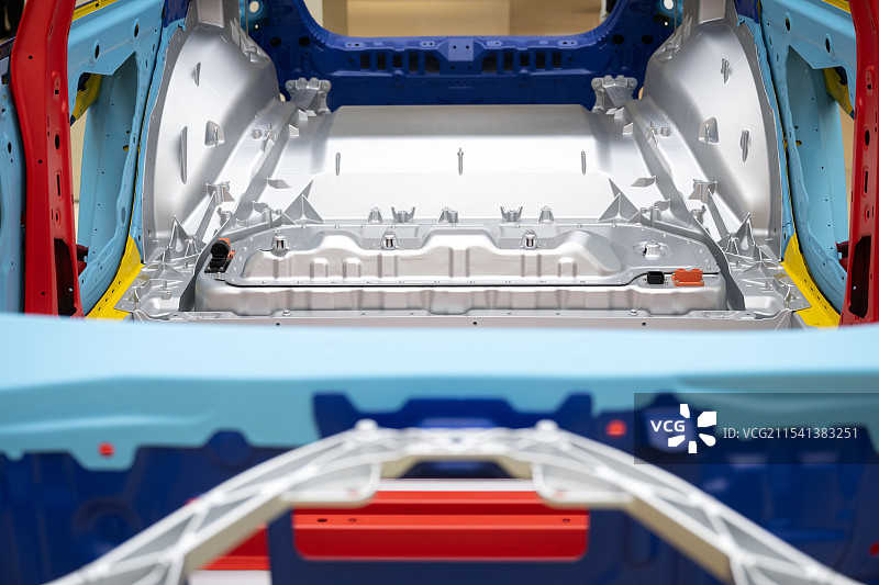 现代汽车车体框架钢材拆解图片素材