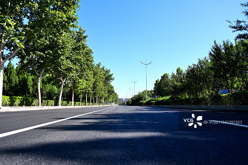 城市空旷的道路图片素材