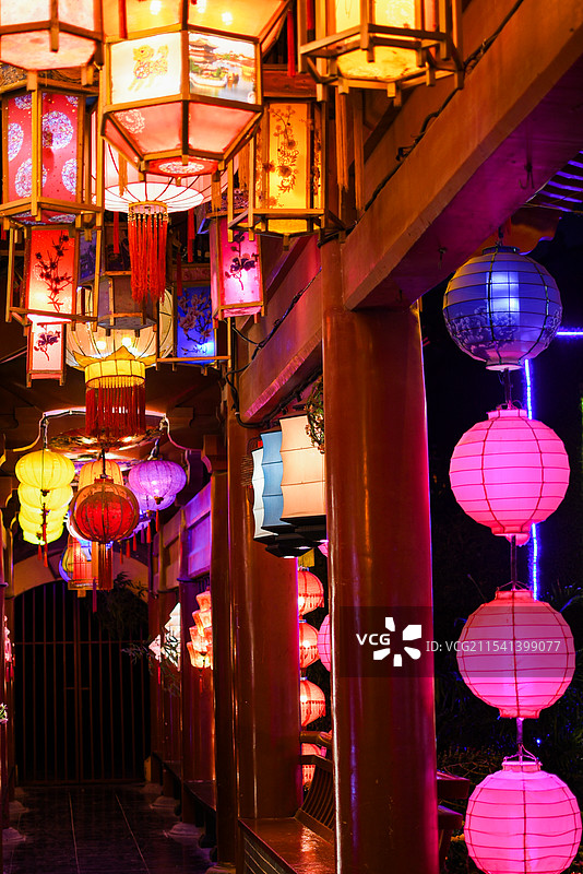 开封清明上河园夜晚彩灯图片素材