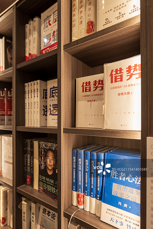 陈列书架的图书图片素材