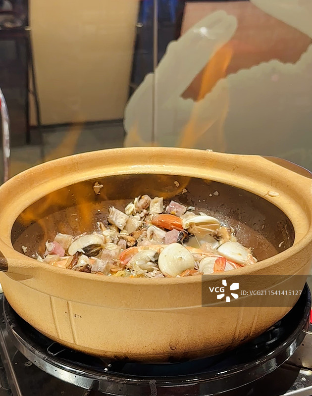 现炒海鲜砂锅粥图片素材