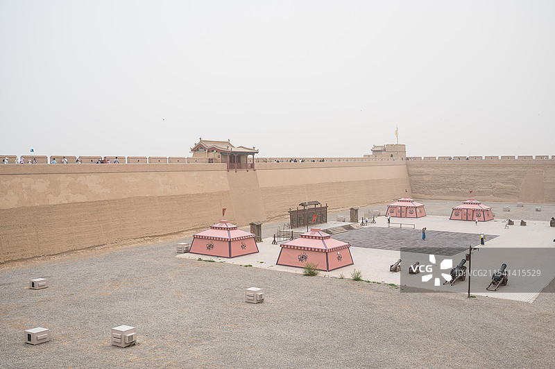 嘉峪关古城遗址内的演练图片素材