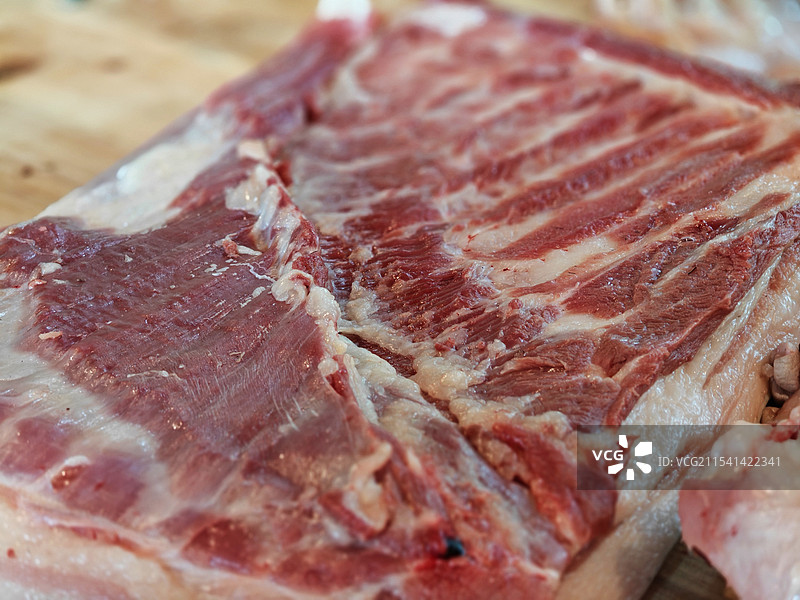 新春将至，杀头猪置办年货喽图片素材