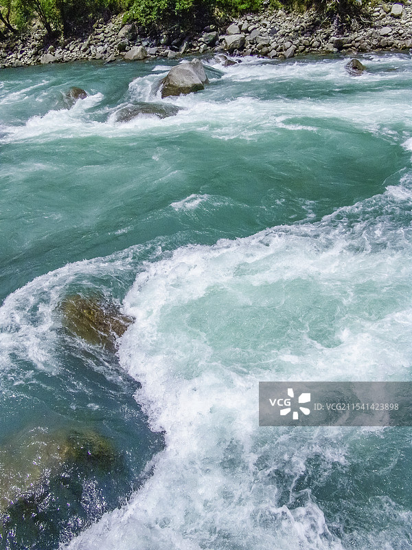 蓝宝石般的河水图片素材