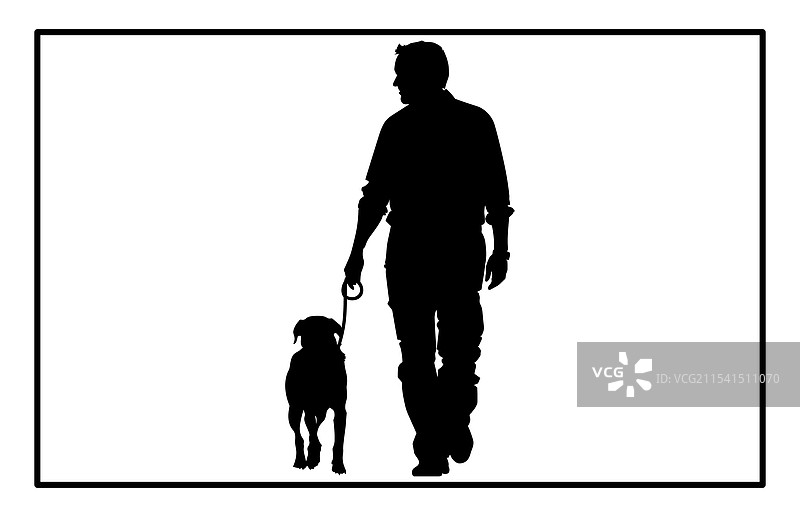 男人与狗的剪影散步图片素材