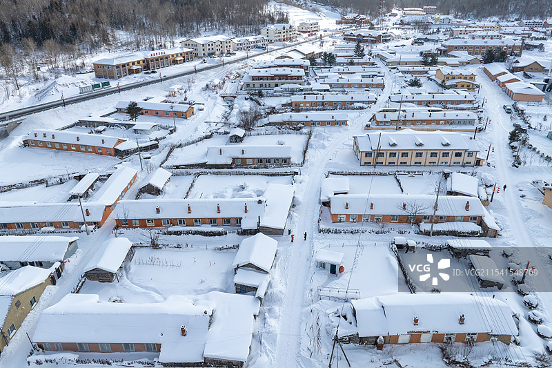航拍冬天雪后的牡丹江海林市二浪河景区雪景风光（新雪乡），东北乡村雪景图片素材