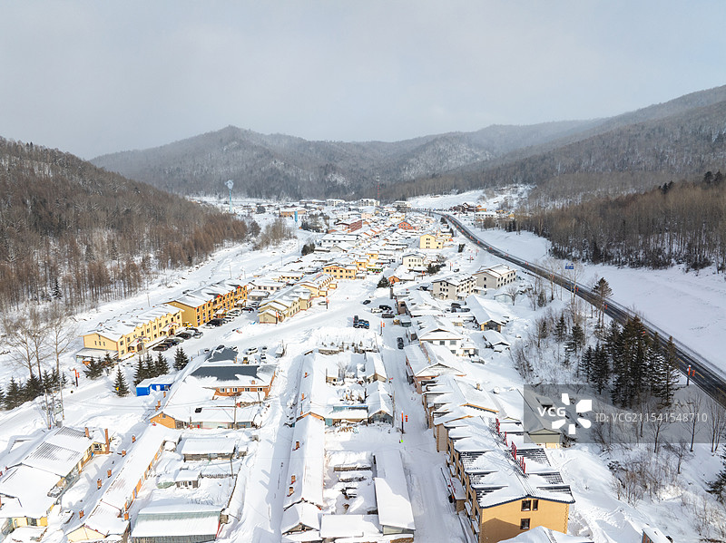 航拍冬天雪后的牡丹江海林市二浪河景区雪景风光（新雪乡），东北乡村雪景图片素材