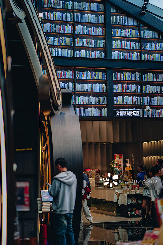 松山湖悠兰里钟书阁书店图片素材