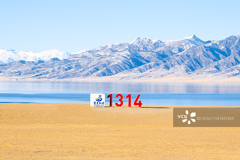 有一种蓝叫赛里木湖的蓝图片素材