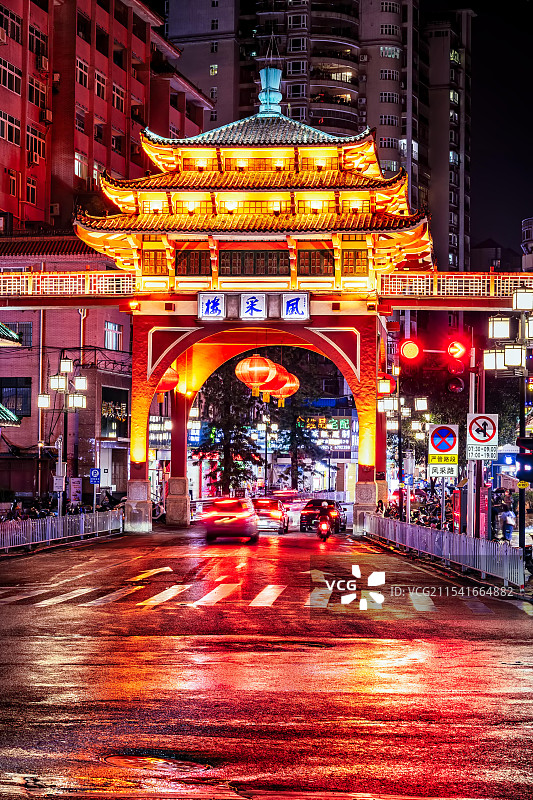 城市风光地标建筑夜景-广东韶关市风采楼图片素材