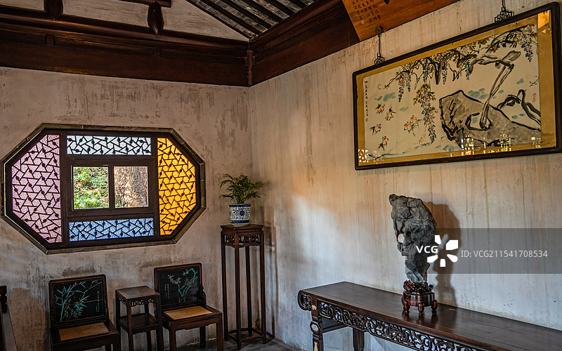苏州 留园 四大名园 彩窗 花窗 彩色玻璃 窗景 透景 苏州园林 中式美学 造景 景观图片素材