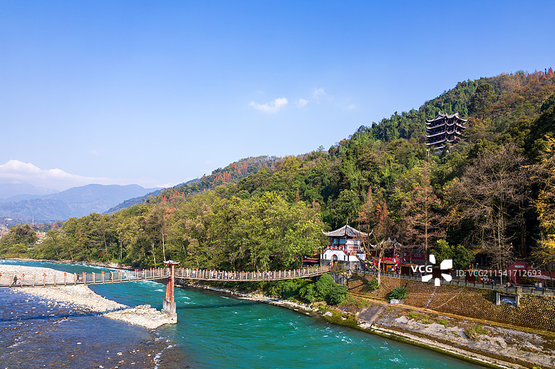 成都都江堰景区安澜桥秦堰楼白昼航拍图片素材