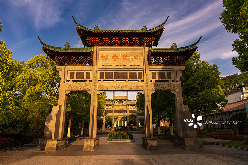 杭州千岛湖中心湖区游船码头牌坊图片素材