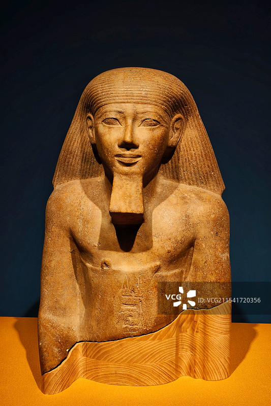 戴有假胡须的国王像 新王国时期 索哈杰省博物馆藏 摄于上海博物馆“金字塔之巅：古埃及文明大展”图片素材