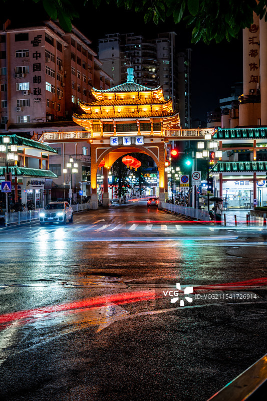 城市风光地标建筑夜景-广东韶关市风采楼图片素材