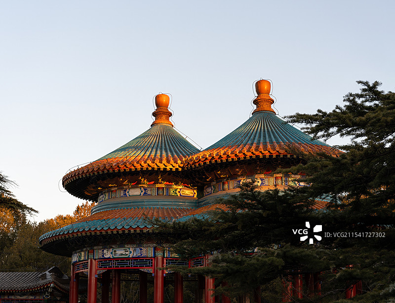 冬日日出阳光照耀天坛公园双环万寿亭图片素材