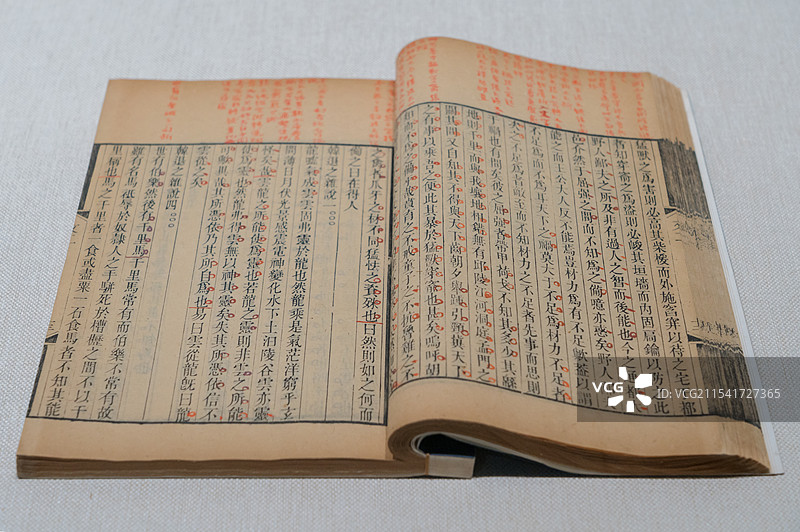 广东深圳博物馆，古籍专题展，清道光刻本《古文辞类纂》图片素材