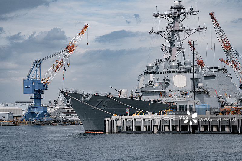 美国海军阿利·伯克级驱逐舰希金斯号驱逐舰DDG-76图片素材