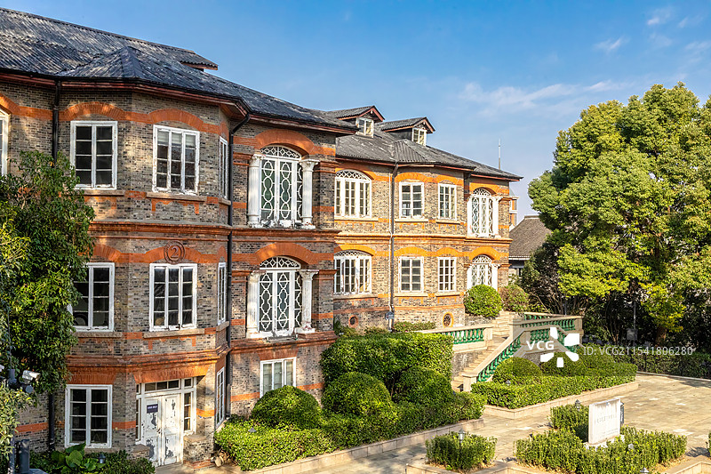 江苏省镇江英国领事馆旧址的秋天风光图片素材