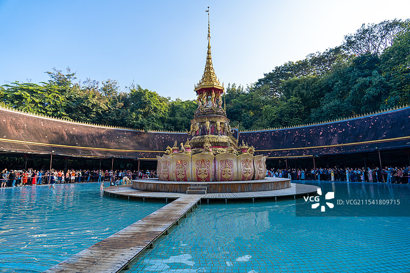 西双版纳勐泐大佛寺泼水广场图片素材