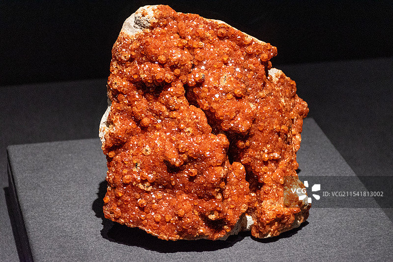广东省博物馆里的珠宝展的赤色矿石图片素材