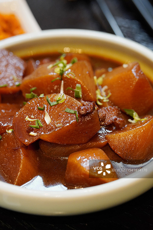 餐盘中的白萝卜特写图片素材