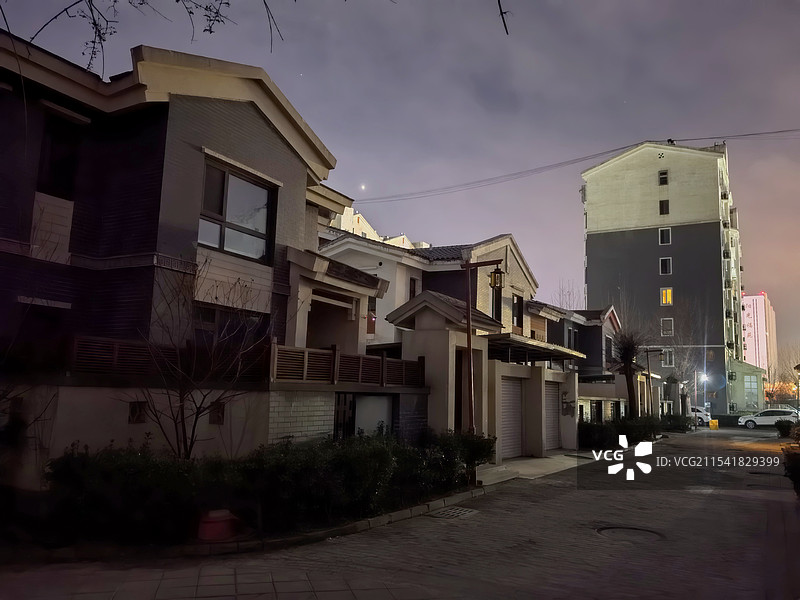 雄安雄县夜色美，无烟城市暖心扉水马龙霓虹闪，绿色能源地热水雄安新区雄县图片素材