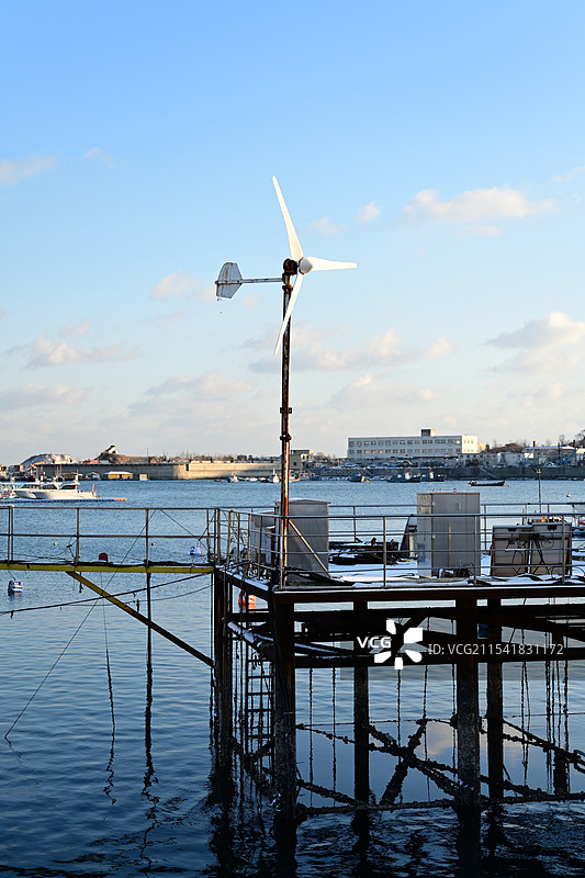 气象站的海边风速计图片素材
