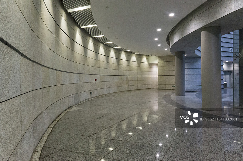 现代城市建筑内部空间走廊图片素材