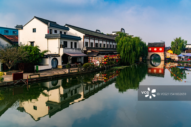 江南水乡安昌古镇——倒影中的古韵时光图片素材