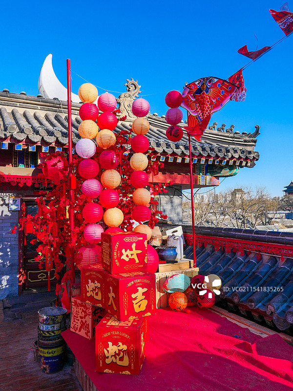 什刹海咖啡厅张灯结彩 北京城内年味渐浓图片素材