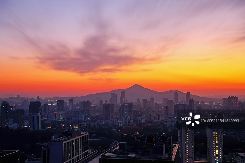 日出前的南京紫金山图片素材