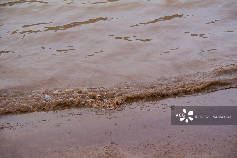 冬天下雪后的黄河水图片素材