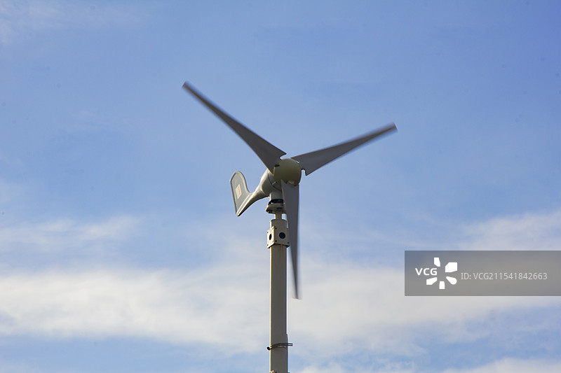 广东汕头石炮台公园风车发电图片素材