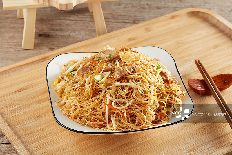 蛋肉炒米粉图片素材