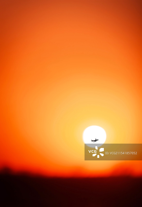 落日晚霞飞机图片素材