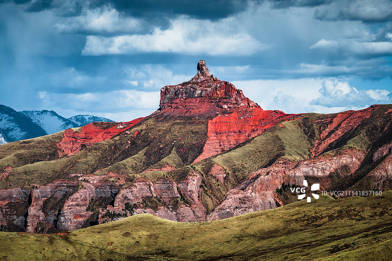 青海杂多县昂赛大峡谷巴艾涌丹霞航拍风光图片素材