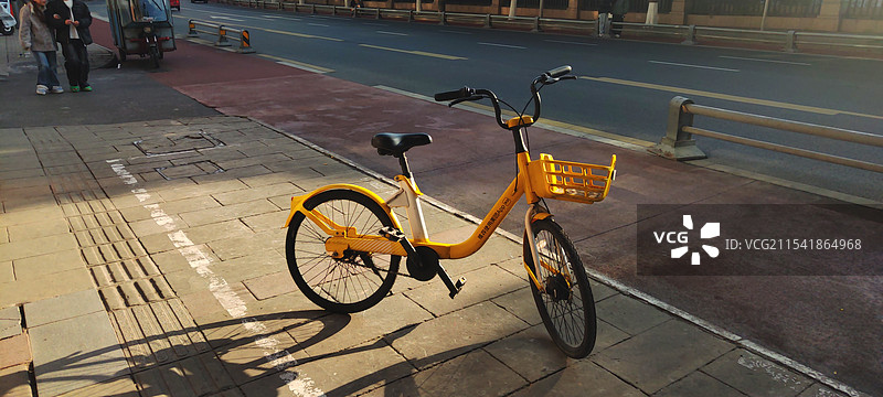 一台黄色的共享单车 自行车图片素材