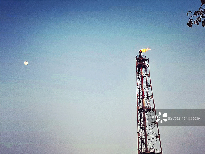 塔上的火图片素材