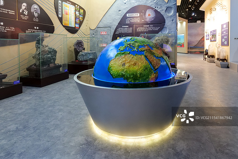 山东地质博物馆地球家园厅-地球内部圈层结构模型图片素材