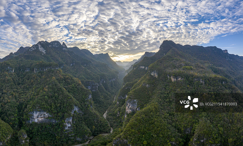 航拍襄阳保康九路寨风景区大山森林旅游景点自然风光图片素材