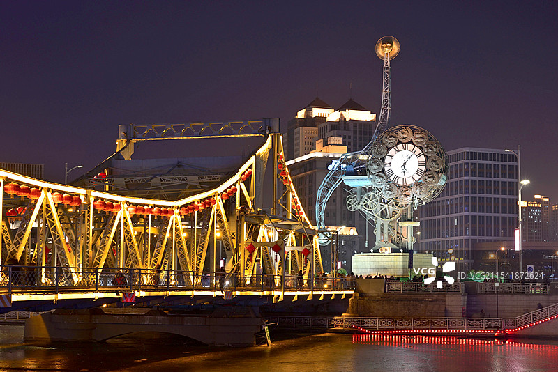 天津城市地标建筑“解放桥”与“世纪钟”夜景风光图片素材