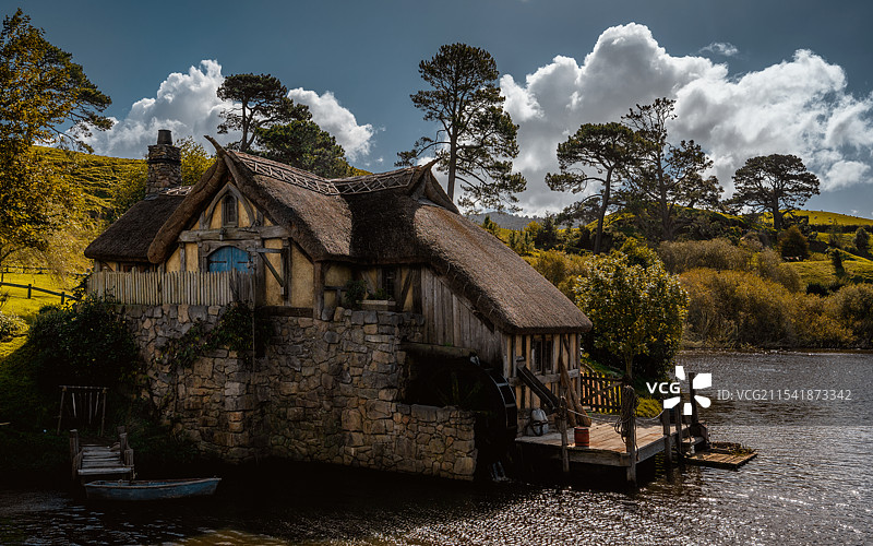 湖边的小屋图片素材